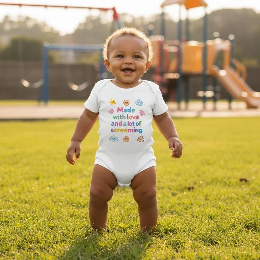 Baby Strampler aus 100 % Bio-Baumwolle – Made with love and a lot of screaming