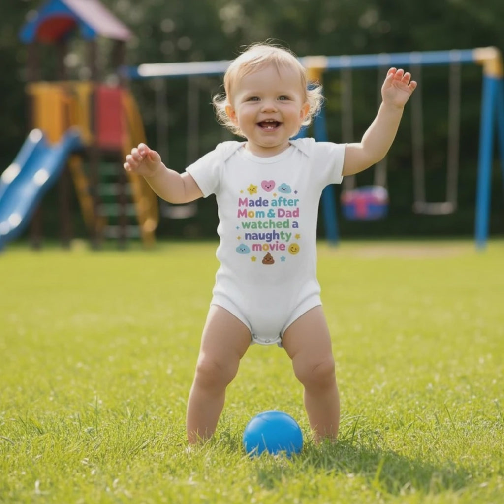 Made after Mom & Dad watched a naughty movie - Baby-Kurzarmbody aus Bio-Baumwolle
