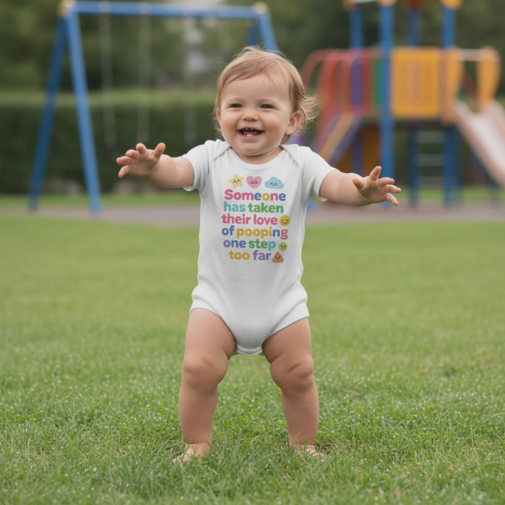 Baby Strampler aus 100 % Bio-Baumwolle – Someone has taken their love of pooping one step too far